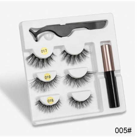 Very Good Quality- A Pair Of False Eyelashes With Magnets In Fashion
